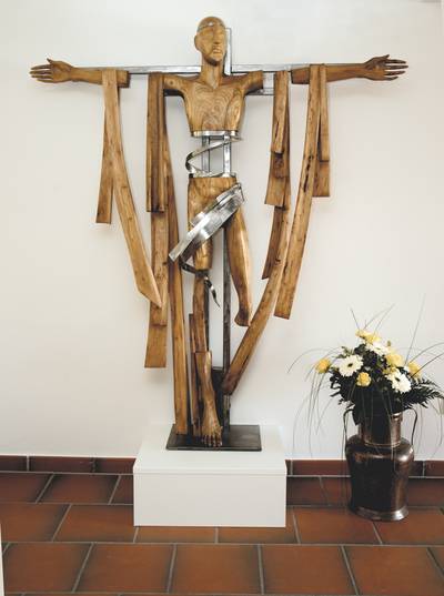Skulptur von Klaus Wimmer im Foyer der Mensa